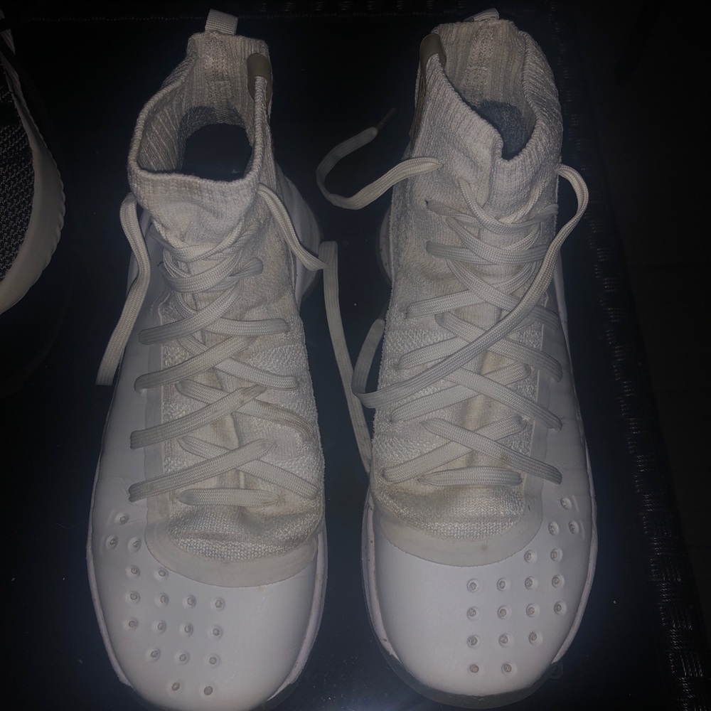 Boys youth SC under armor basketball sneakers